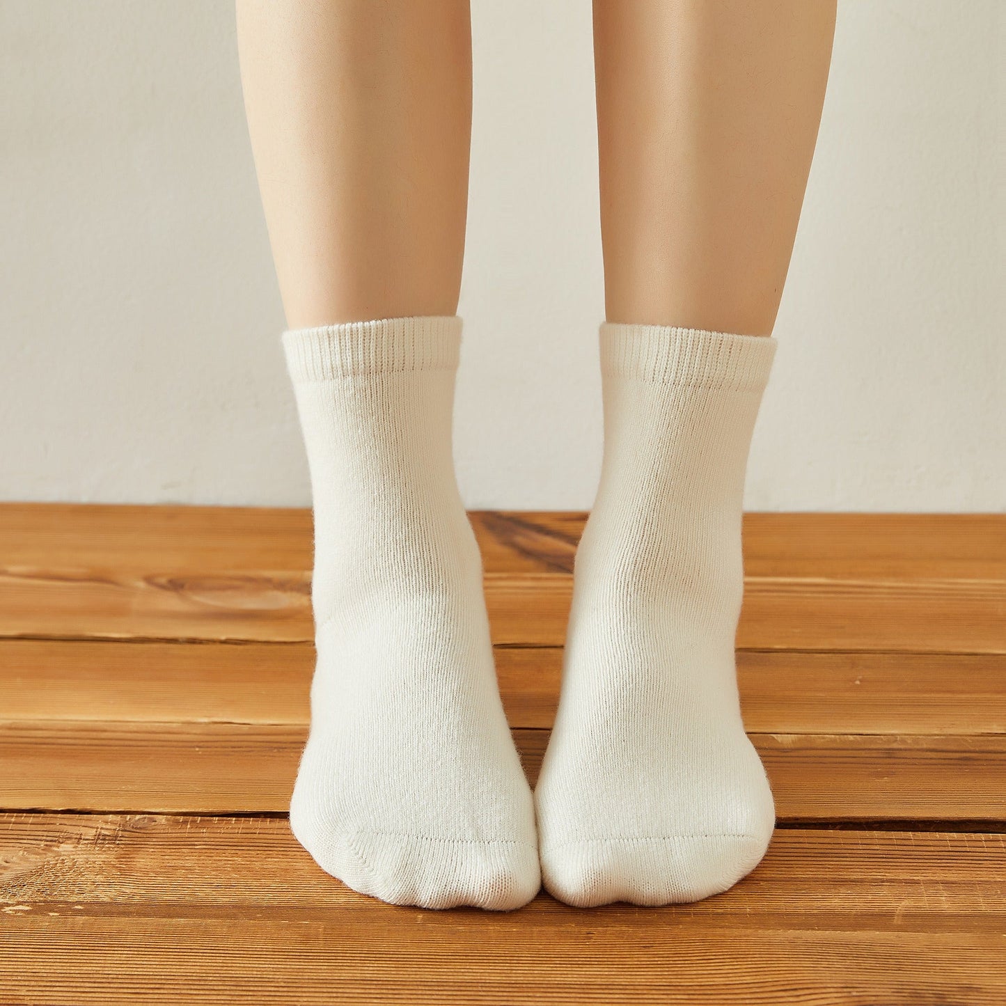 Vanilla White Wool Quarter-Length Socks | Flexible Fit