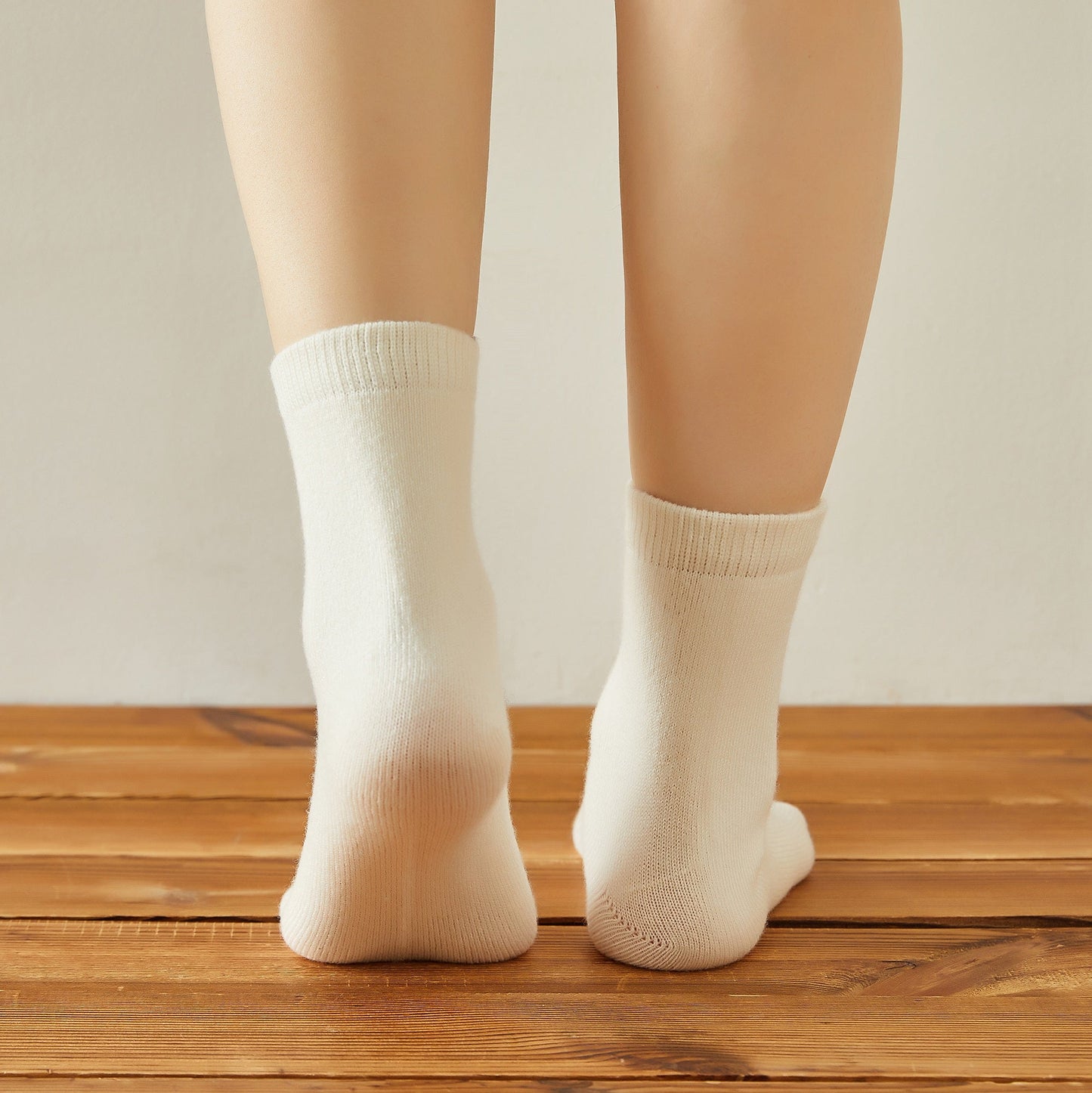 Vanilla White Wool Quarter-Length Socks | Flexible Fit