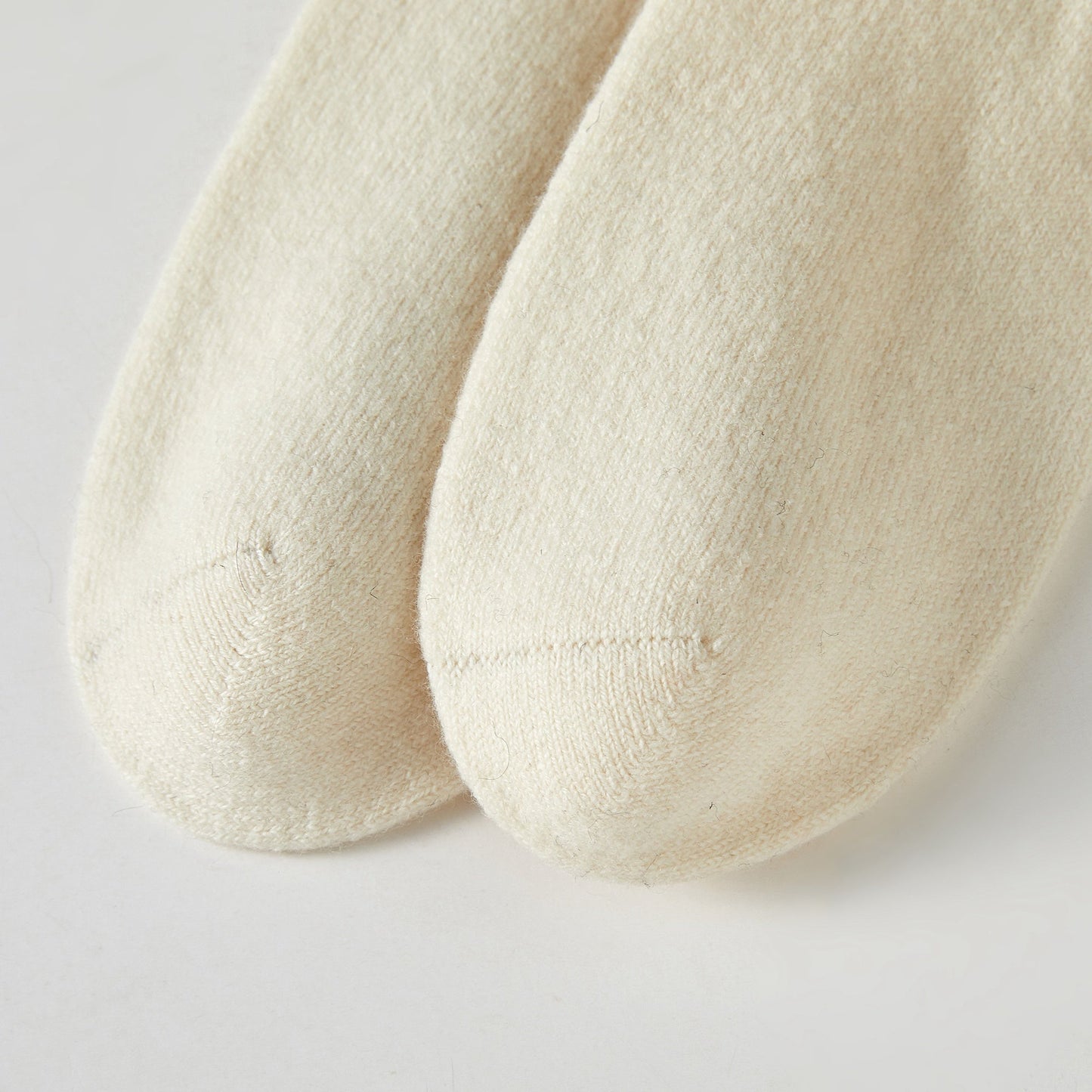 Vanilla White Wool Quarter-Length Socks | Flexible Fit