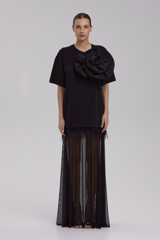 T-SHIRT DRESS WITH FEATHERS + CAMELIA BROCH AND TULLE SKIRT | in black