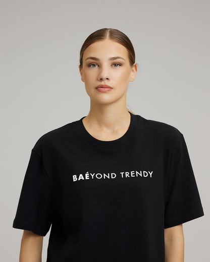 T-SHIRT DRESS WITH FEATHERS | BAÉyond trendy in black