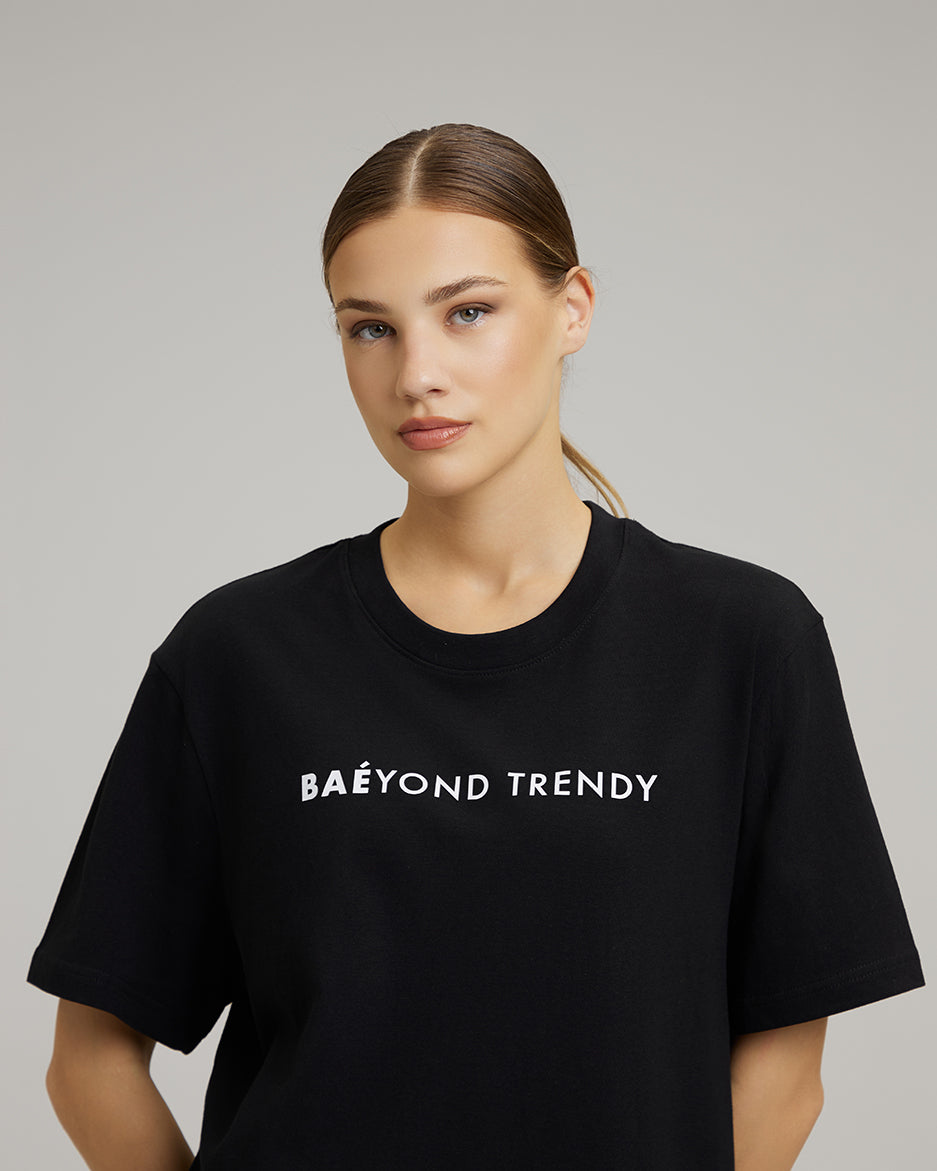 T-SHIRT DRESS WITH FEATHERS | BAÉyond trendy in black