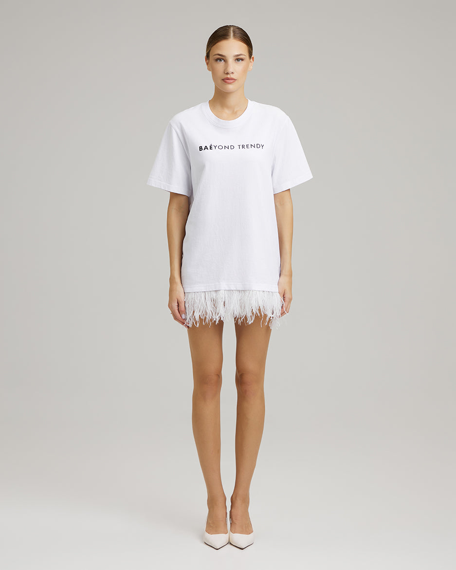 T-SHIRT DRESS WITH FEATHERS | BAÉyond trendy in white