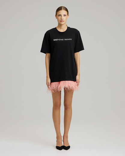 T-SHIRT DRESS WITH PINK FEATHERS | BAÉyond trendy in black