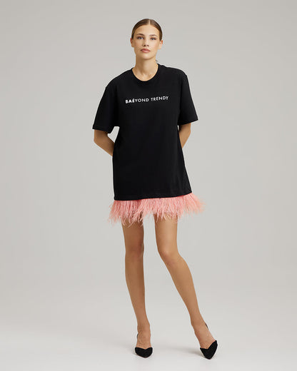 T-SHIRT DRESS WITH PINK FEATHERS | BAÉyond trendy in black