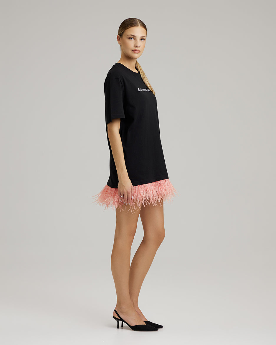 T-SHIRT DRESS WITH PINK FEATHERS | BAÉyond trendy in black