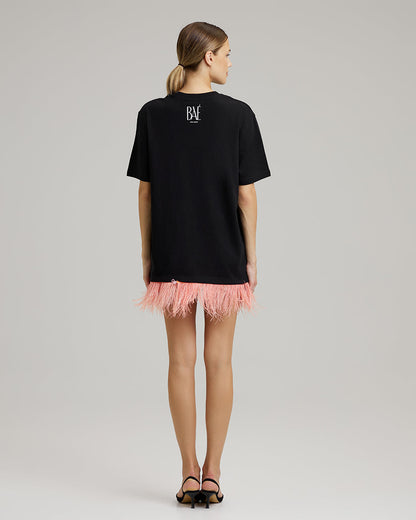 T-SHIRT DRESS WITH PINK FEATHERS | BAÉyond trendy in black