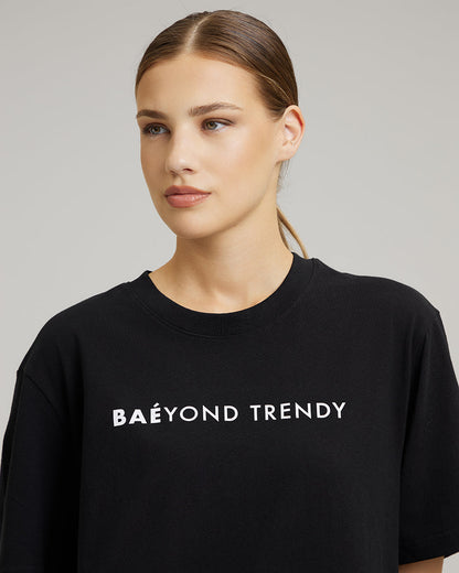 T-SHIRT DRESS WITH PINK FEATHERS | BAÉyond trendy in black