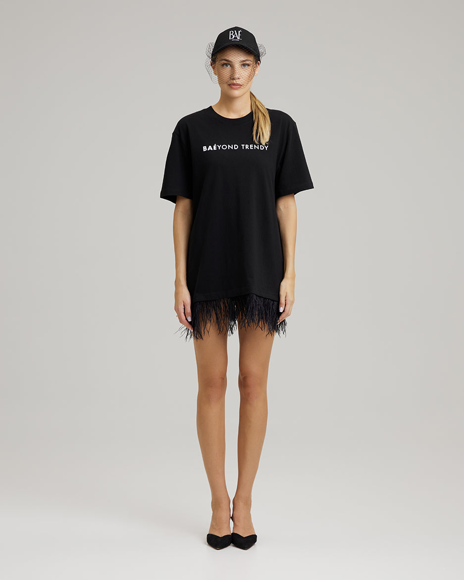 T-SHIRT DRESS WITH FEATHERS | BAÉyond trendy in black