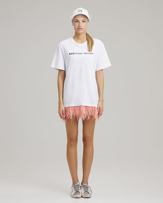 T-SHIRT DRESS WITH PINK FEATHERS | BAÉyond trendy in white