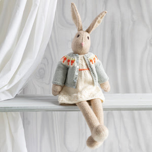 Knitted Animal Friends: Over 40 knitting patterns for adorable animal dolls, their clothes and accessories (Paperback Book)