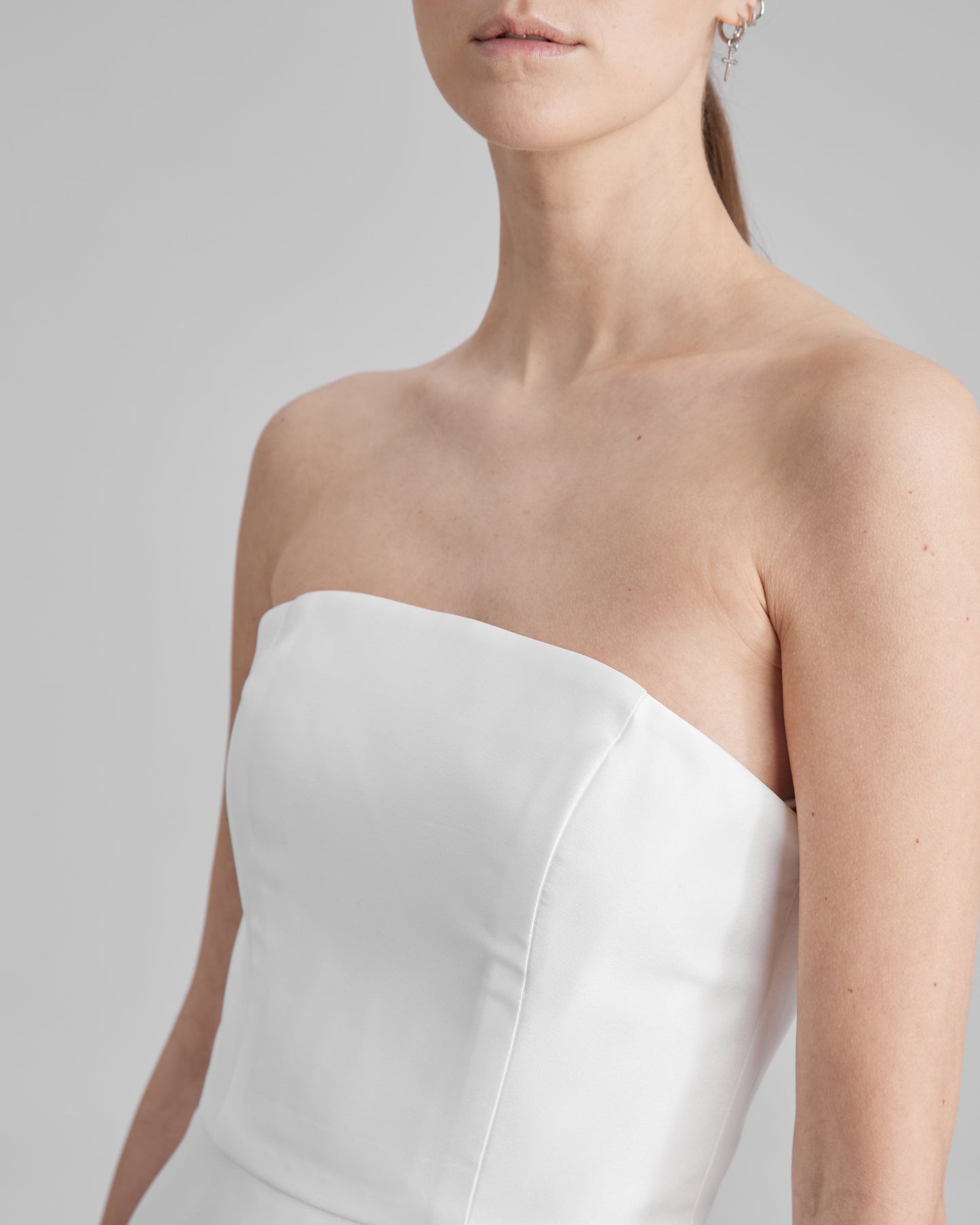 MIA DRESS | strapless midi in white