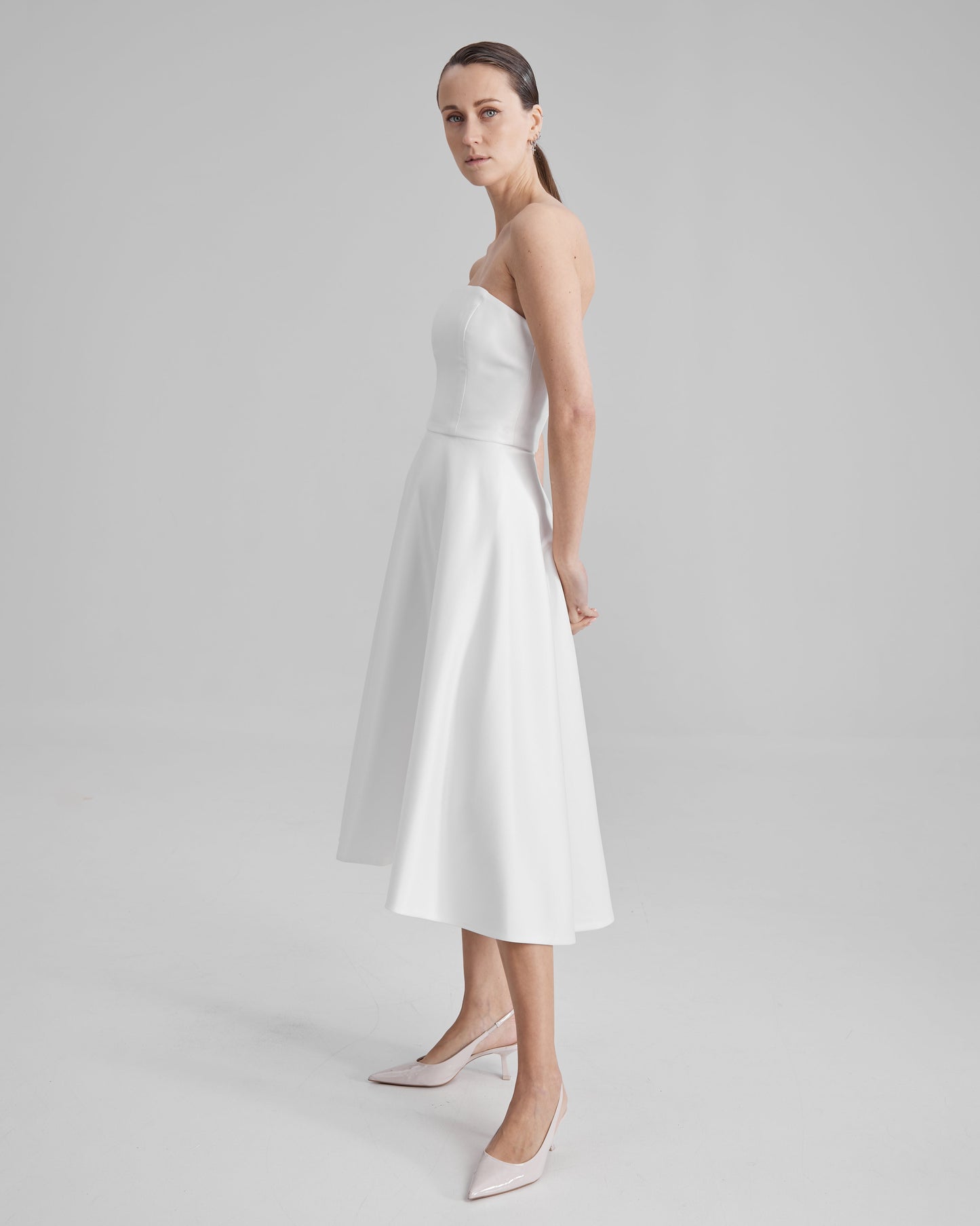 MIA DRESS | strapless midi in white